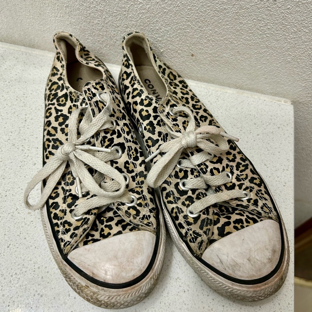 Converse Youth Girls Leopard Print Sneakers size 2